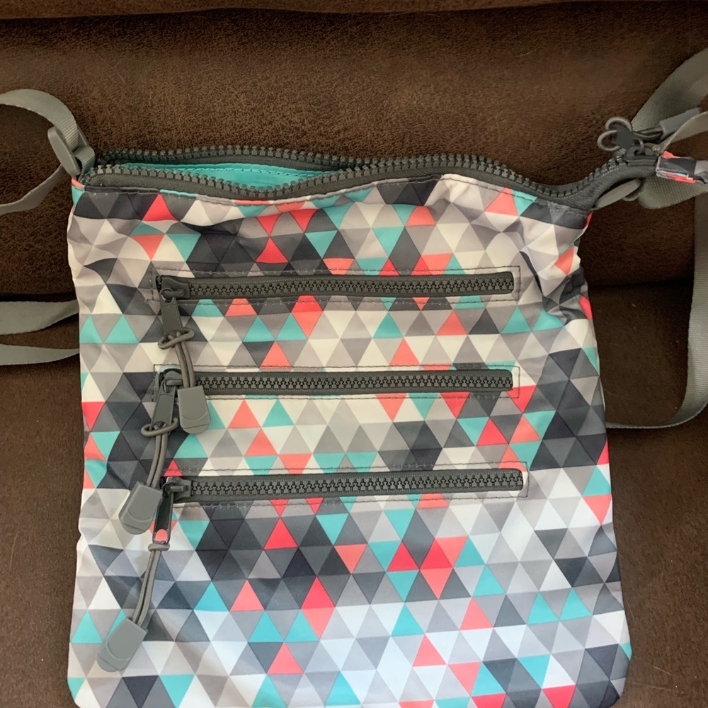 NWOT Ascend 4-Pocket Geometric Crossbody Bag - Gray, Red, Teal